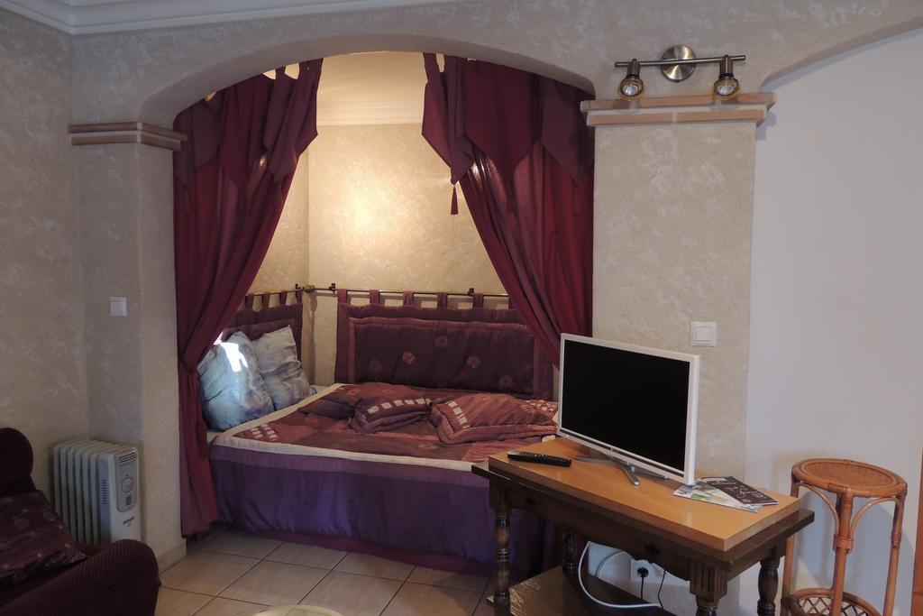 Le Manoir De Goliath Apartment Toutainville Bilik gambar